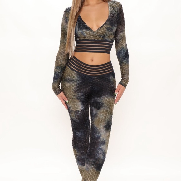 Size XL matching workout/loungewear set from Fashion Nova - Picture 6 of 7